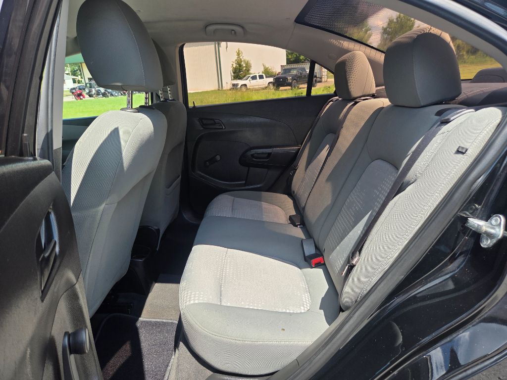 2017 Chevrolet Sonic LS - Photo 11
