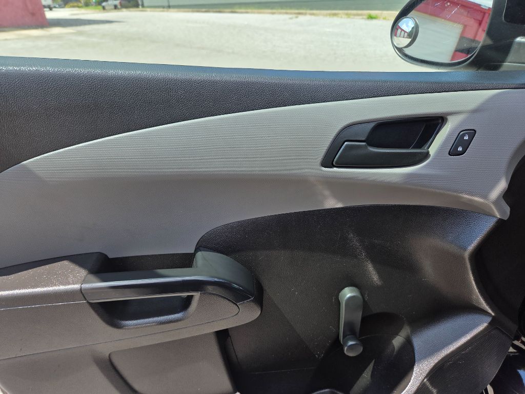 2017 Chevrolet Sonic LS - Photo 12