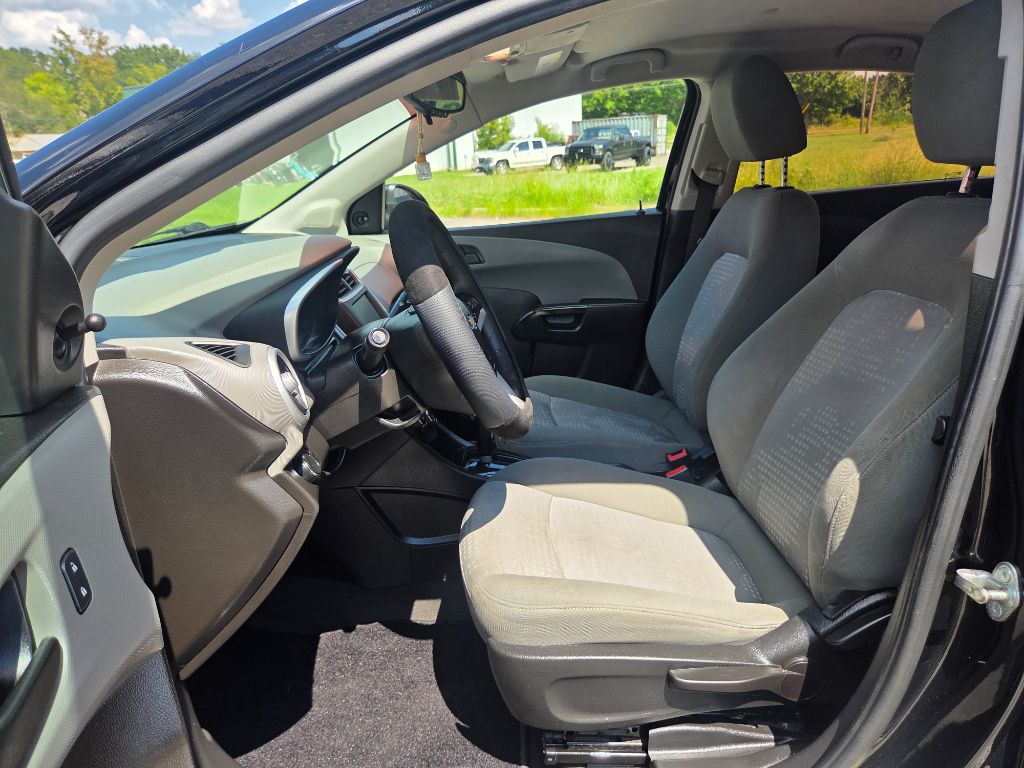 2017 Chevrolet Sonic LS - Photo 13
