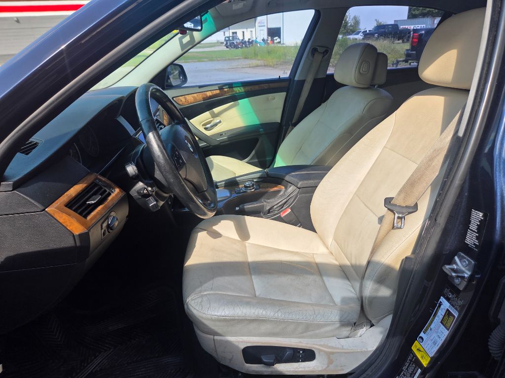 2010 BMW 5 Series 528i - Photo 11