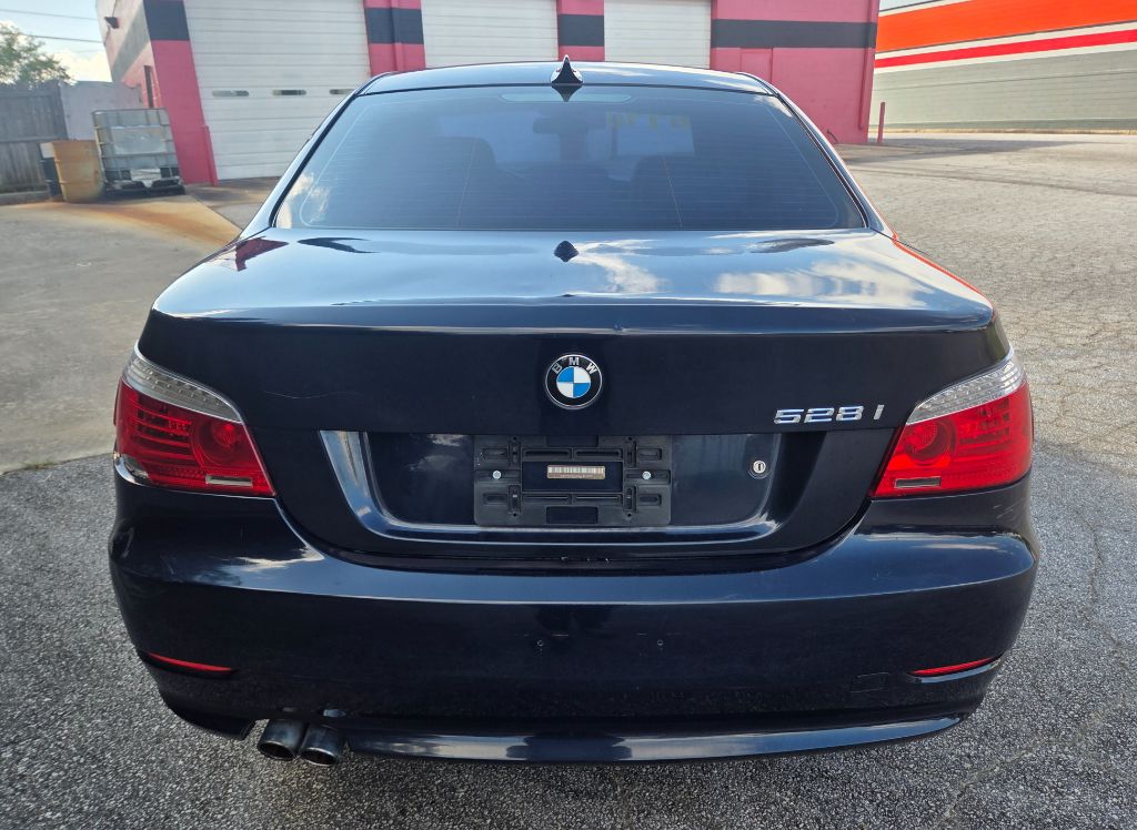 2010 BMW 5 Series 528i - Photo 8