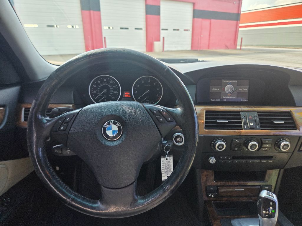 2010 BMW 5 Series 528i - Photo 10