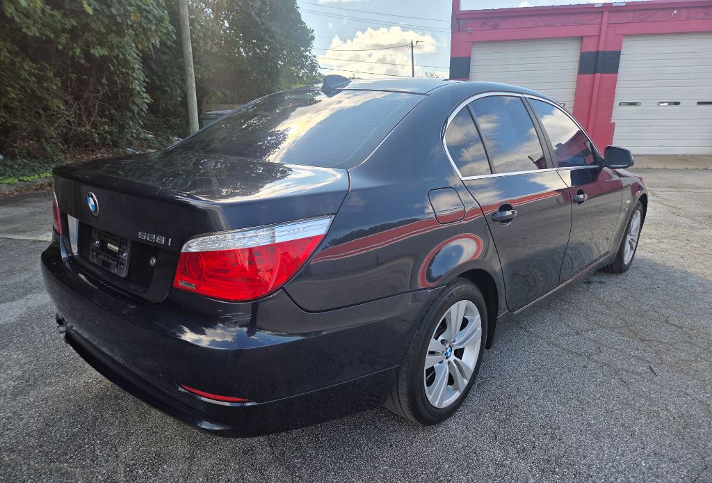 2010 BMW 5 Series 528i - Photo 6